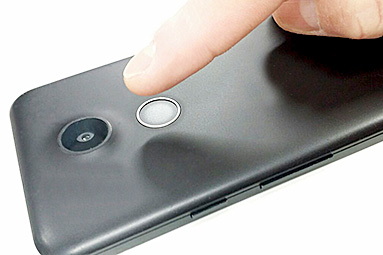 Fingerprint recognition system of a smartphone